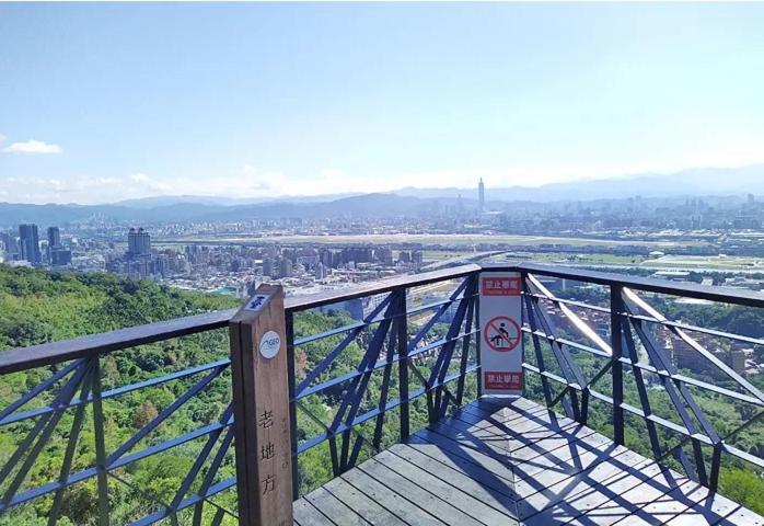 The Grand Hotel Ταϊπέι Εξωτερικό φωτογραφία View from the top of Mount Hinode