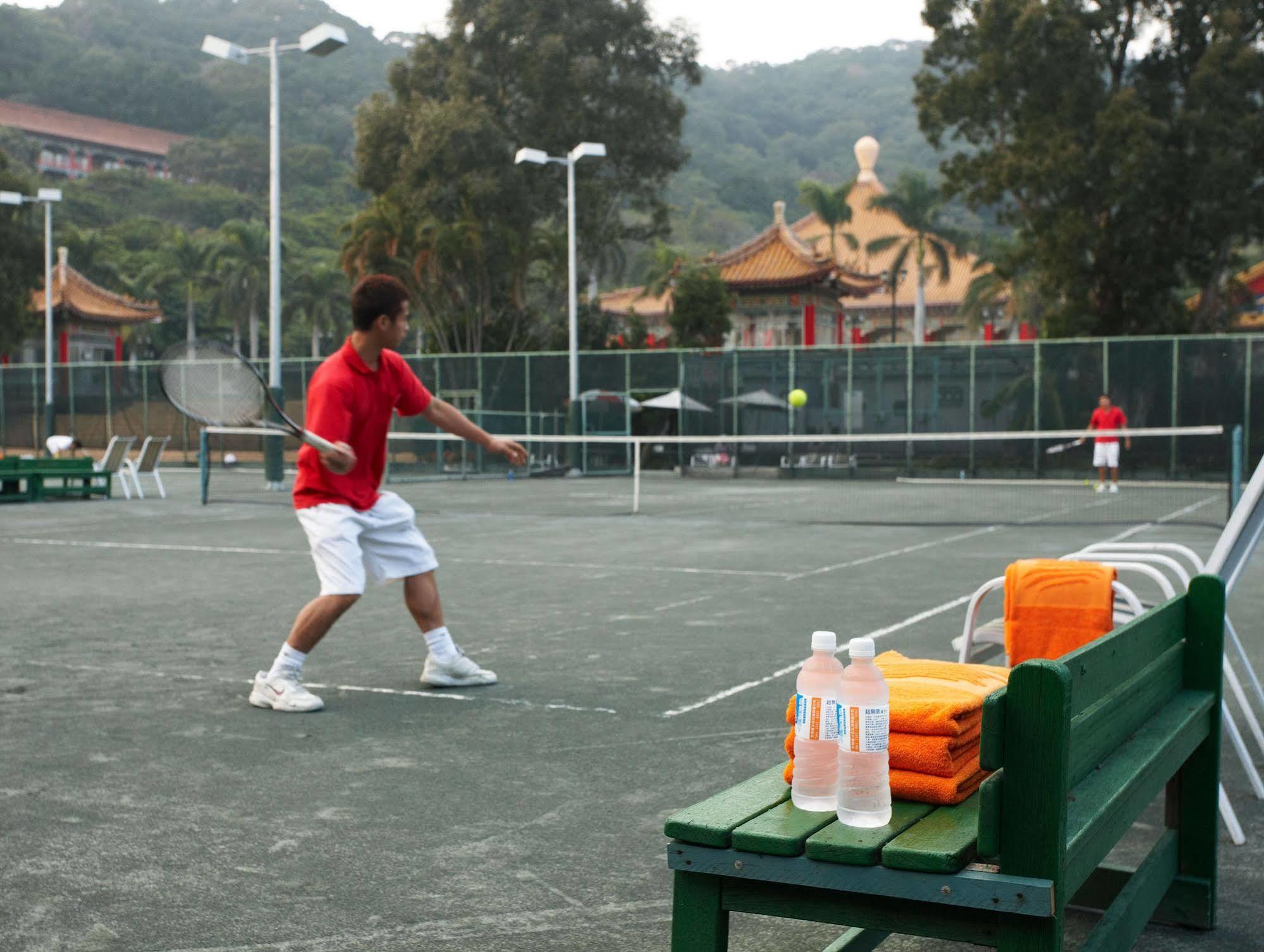 The Grand Hotel Ταϊπέι Εξωτερικό φωτογραφία Tennis player at the La Jolla Country Club