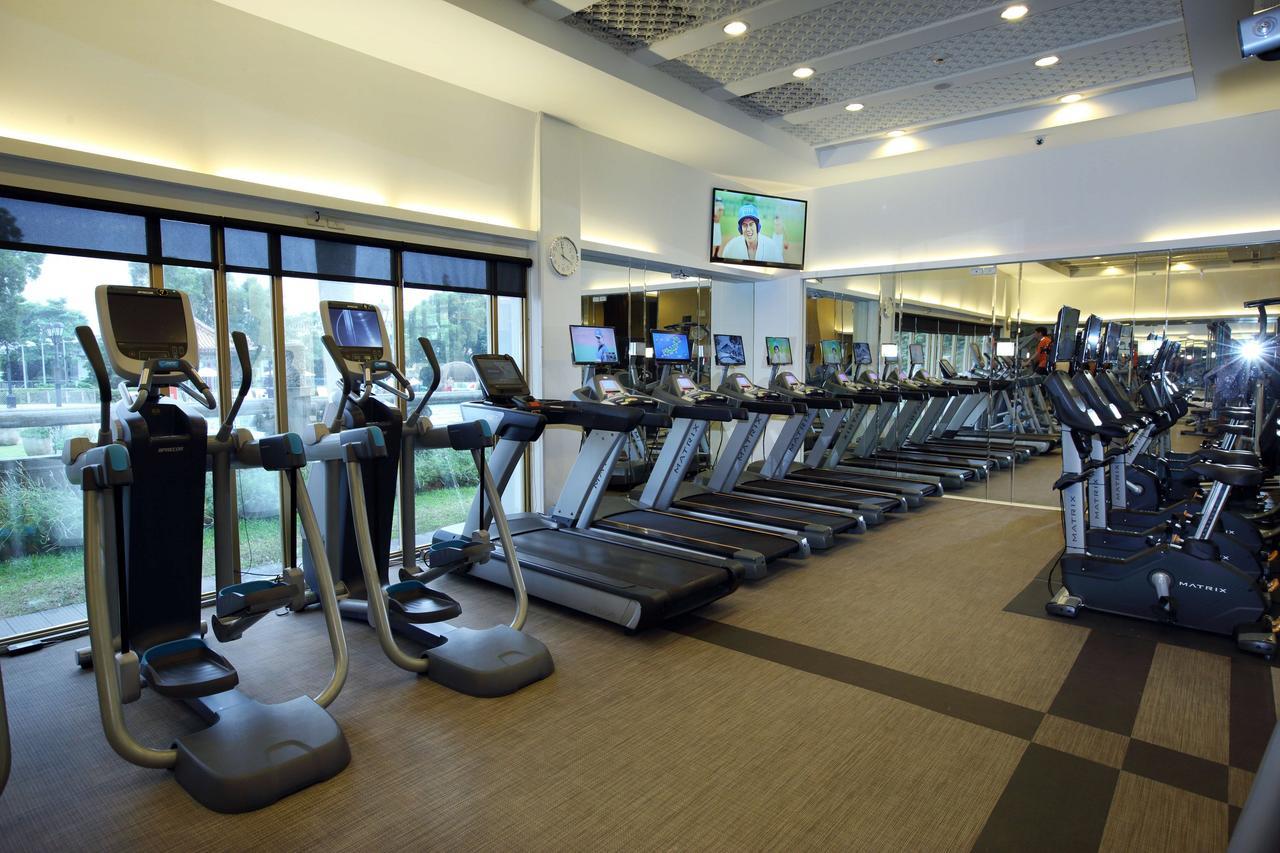 The Grand Hotel Ταϊπέι Εξωτερικό φωτογραφία The gym at the hotel