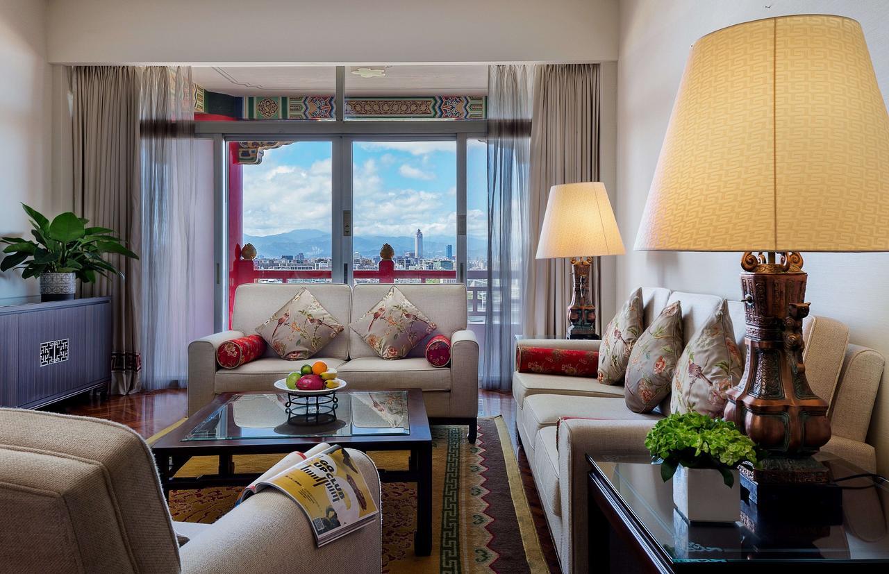 The Grand Hotel Ταϊπέι Εξωτερικό φωτογραφία A living room in a suite at the Mandarin Oriental, Beijing