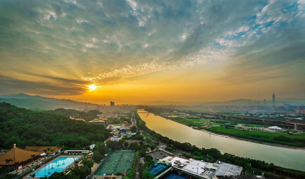 The Grand Hotel Ταϊπέι Εξωτερικό φωτογραφία Sunset over the river