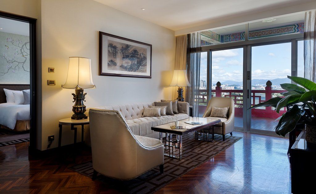 The Grand Hotel Ταϊπέι Εξωτερικό φωτογραφία A living room in a suite at the hotel