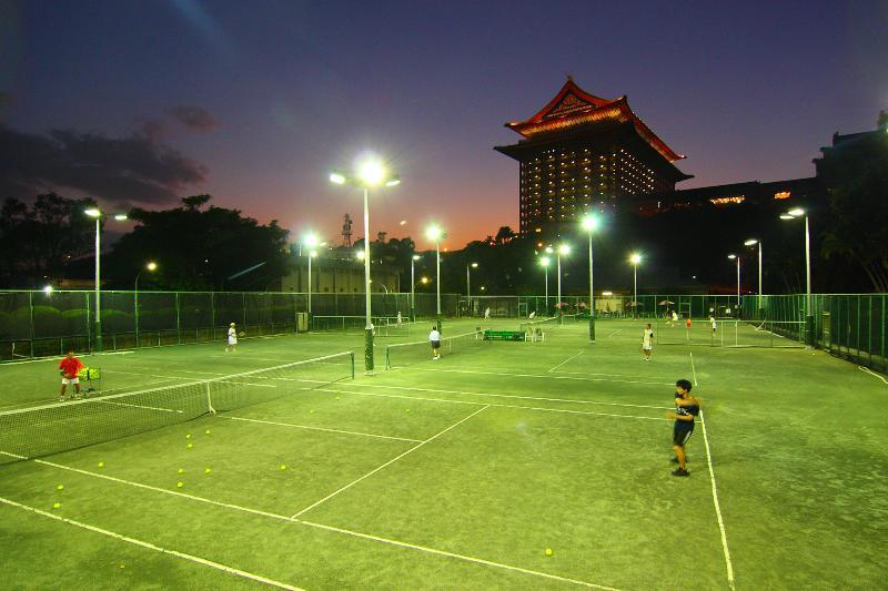 The Grand Hotel Ταϊπέι Εξωτερικό φωτογραφία Tennis courts at the Grand Hyatt Taipei