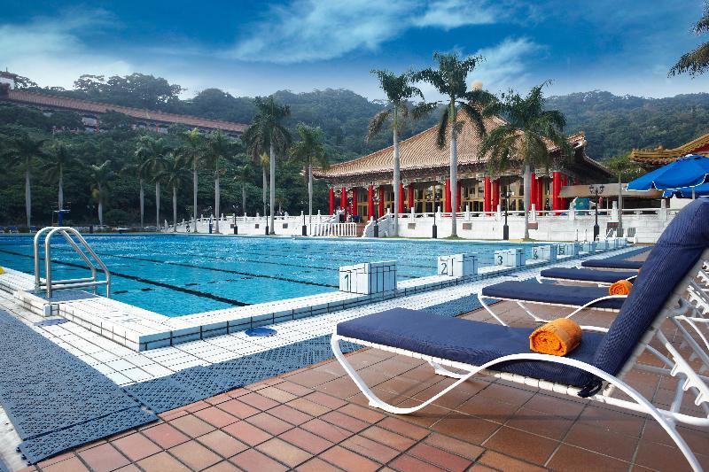 The Grand Hotel Ταϊπέι Εξωτερικό φωτογραφία The swimming pool at the Hong Kong Country Club