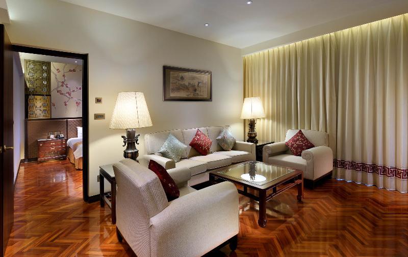 The Grand Hotel Ταϊπέι Εξωτερικό φωτογραφία A living room in a suite at the Taj Mahal Palace, Mumbai